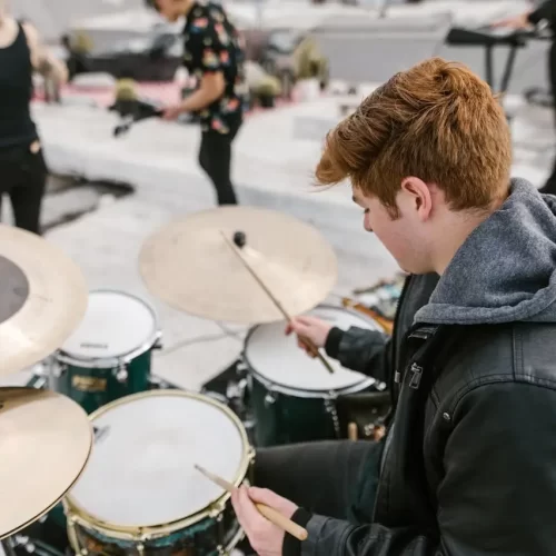 Muzyka alternatywna: Jakie znane zespoły warto posłuchać?